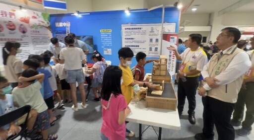 黃偉哲市長視察第64 屆全國中小學科展 邀全國學生來體驗科學趣味與台南400風華