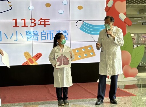 新竹臺大分院舉辦一日職人體驗 小醫師披上白袍學新知