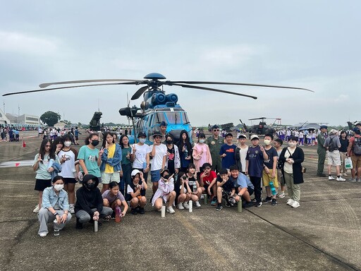 空軍基地展現戰力 興華師生深切體驗全民國防教育