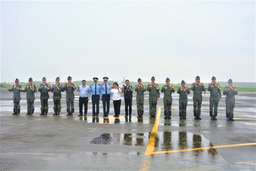 嘉義空軍聯隊營區開放 吸引上萬參觀人潮