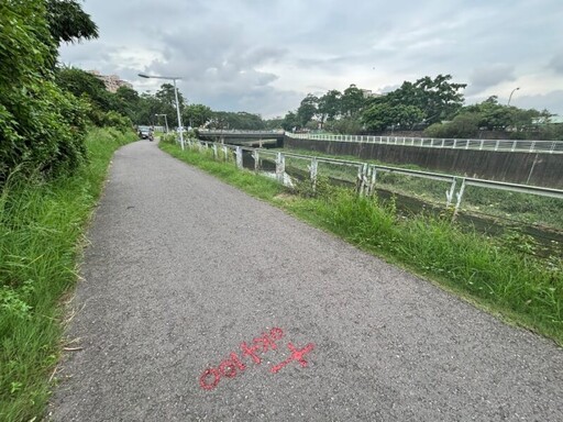 提升用路人通行安全 鳳山溪油管路欄杆改善工程完工