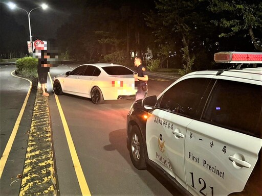 汽車熄火停路中 八掌警協助故障車救援