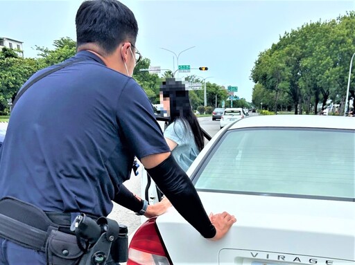 車輛熄火停路中 後湖警即刻救援