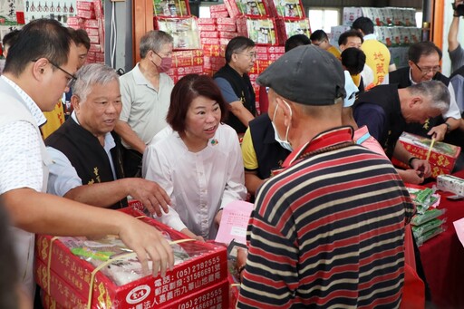 中秋發放贊普品 九華山地藏庵與嘉市府攜手送愛心