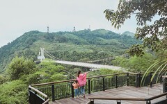 登雲梯、走步道、吃美食、玩醃梅 嘉義縣推梅山親子遊多元玩法