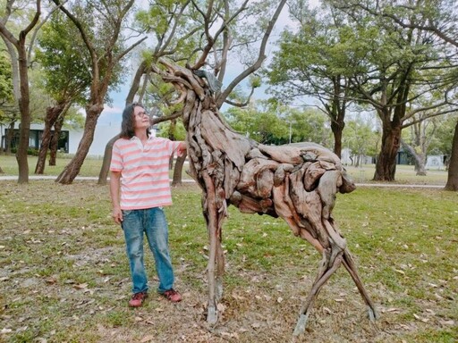 壽山動物園二米高狐獴雕塑迎賓 宣揚動保永續理念