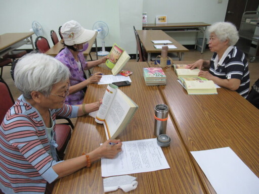 鼓山圖書館 成人讀書會 共讀「台語原來是這樣」優美又含蓄ㄟ語言