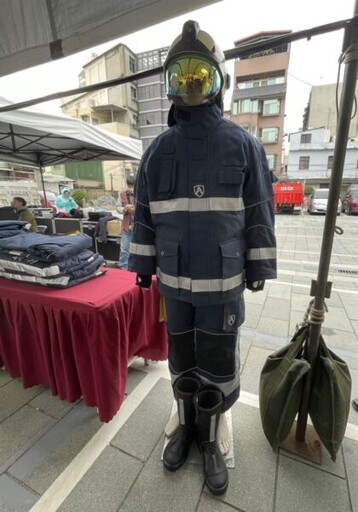 天公壇回饋社會 捐100套消防衣褲予新竹市消防局 讓救護能量再升級