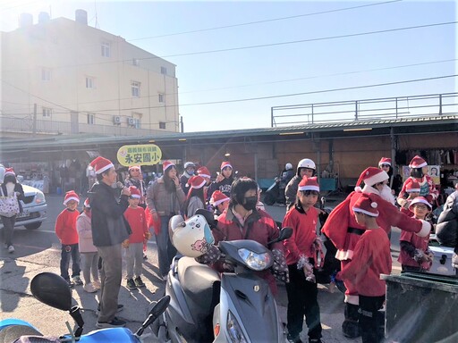 聖誕踩街幸福行 將愛與祝福傳遞給民眾