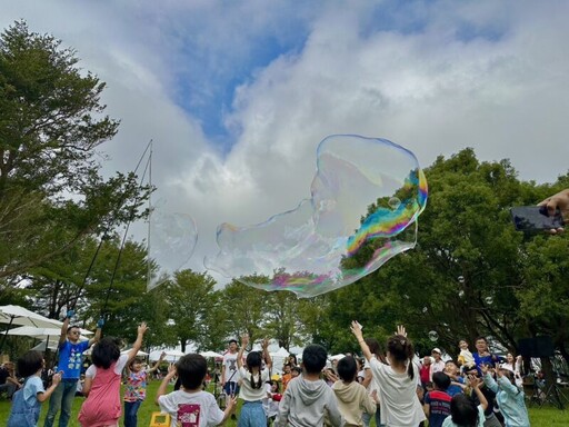 清水鰲峰山自由車場 迎新春主題造景亮相