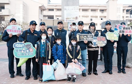 營造嘉義縣校園安全 嘉縣警齊動員陪童開學去