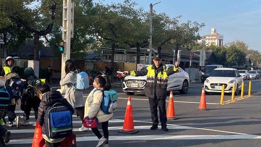 喜迎國小開學日 嘉市警守護學童揪甘心