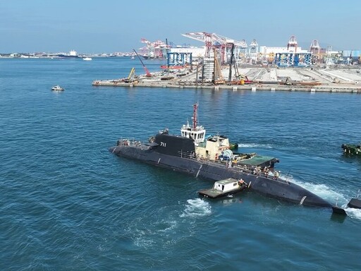 台船完成「海鯤軍艦」傾側及準潛航試驗 往達成交艦目標邁進