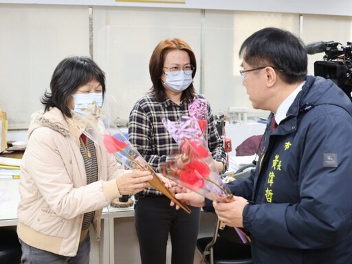 2025婦女節 黃偉哲市長贈送火鶴花 祝福大家婦女節快樂