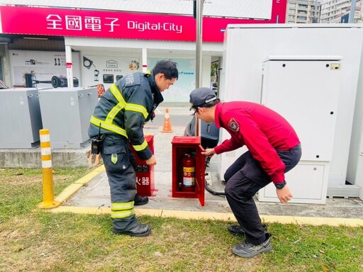 新莊分隊勘查轄內電動機車電池交換站 強化消防安全