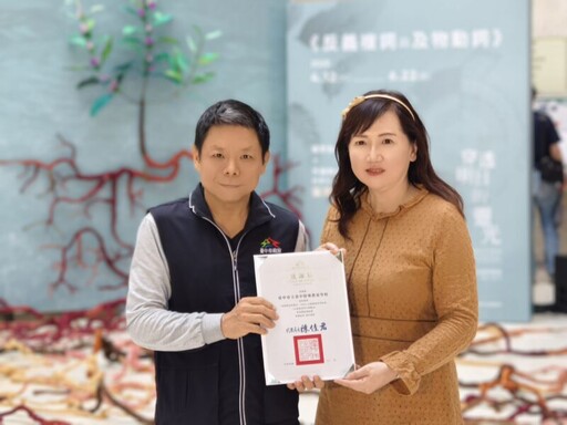 廢材變身水蓑衣！ 中市文化局辦永續藝術展 攜手特教生共創藝術
