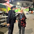 東市場迷途 南門警助老婦人平安返家