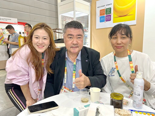 開發苦茶油產品 嘉大邱婉琪登上新加坡FHA國際舞台