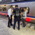 慢飛男深怕公用電話壞掉急報案 意外救自己平安返家