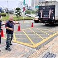 車輛拋錨陷險境 後湖警即刻救援助推路旁