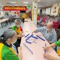 「十八胡翻天」麻將賽登場 精神科與護理之家長輩身手俐落、反應敏捷、展現樂齡精神