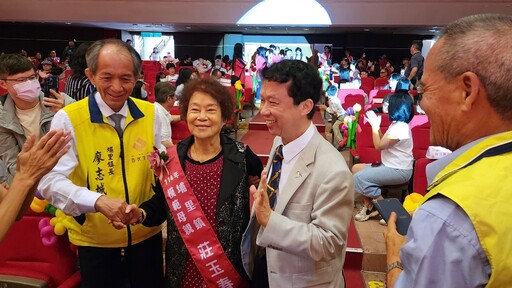 埔里鎮公所辦模範母親表揚 母親辛苦了