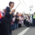 白沙屯媽祖首抵南投！許淑華跪迎「紅色超跑」祈福