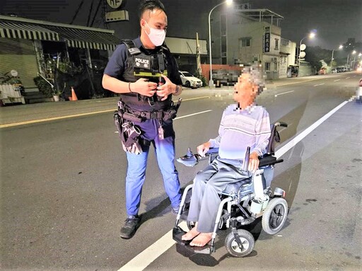 失智翁迷途街頭 竹園暖警貼心徒步護返