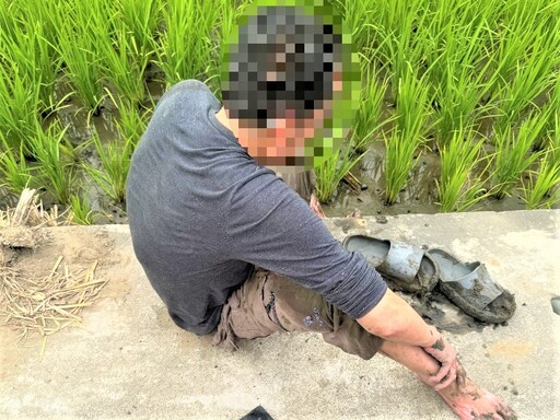 酒醉跌坐稻田邊 北鎮警護送男子返家