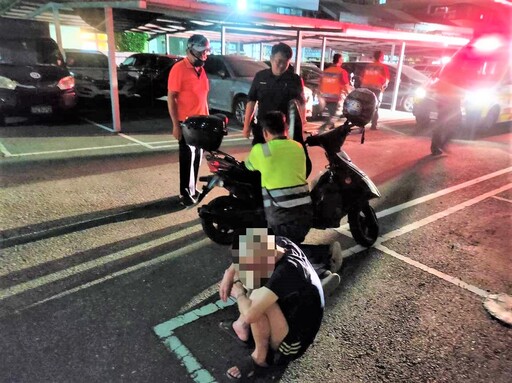 體感虛弱蹲坐街頭 竹園警援助男子返家