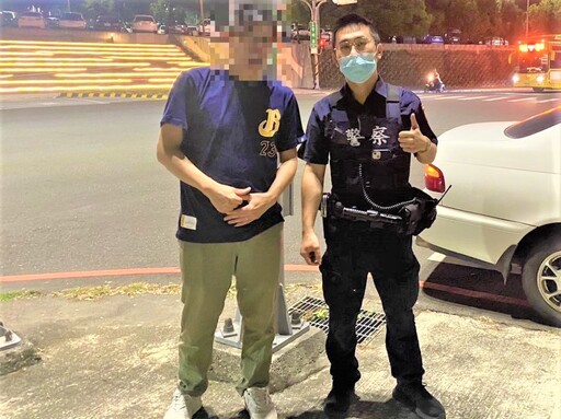 車輛拋錨路中央 南門警即刻救援解困