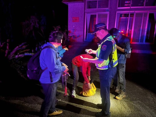 登山誤信飄帶迷航 和平警消聯手林保署緊急救援6名登山客脫困