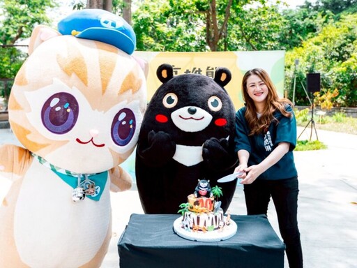 超人氣吉祥物高雄熊生日會 蜜柑站長驚喜現身送祝福