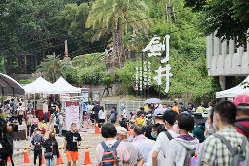 蛇咪龍午慶端午!鐵砧山劍井500瓶午時水秒殺搶領一空