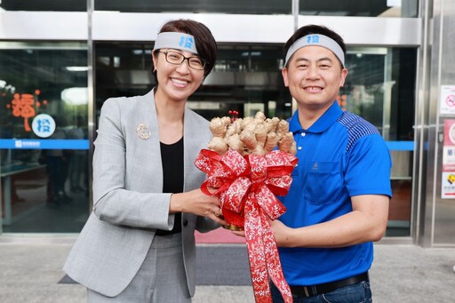 全國青農運動會首屆在南投 許縣長授旗盼旗開得勝