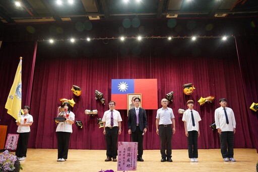 國立草屯商工畢業典禮 百位貴賓蒞臨祝福