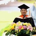 高雄大學舉辦第22屆畢業典禮 校長陳啓仁勉勇敢逐夢、永續關懷社會