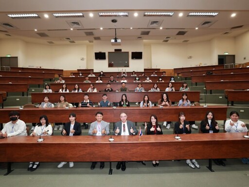 高雄大學舉辦泰國講座_駐台副代表馬化欣談政經文化動向