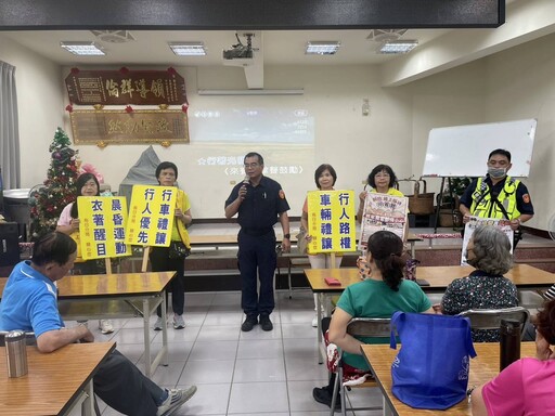 東園里「長青好聲音」熱唱登場 五光所長登台宣導防詐與交安