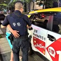 不勝酒力路倒超商 北鎮警助醉男回飯店