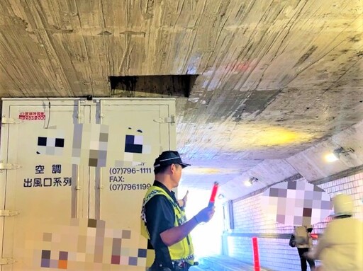 誤闖限高地下道 竹園警協助受困貨車排除危機