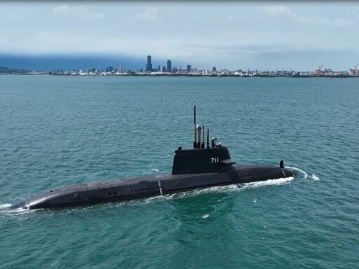 台船公司:「海鯤軍艦」進行第二次浮航海試順利