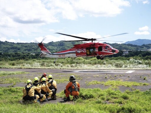 陸空聯合搶救森林火災吊掛訓練 勇士垂降滅林煙