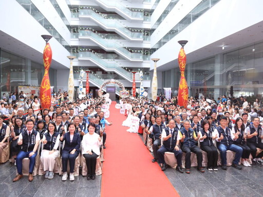 中市50對新人市府浪漫完婚 盧秀燕分享婚姻心法