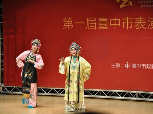 南管戲曲文資保存者林吳素霞 獲傳藝金曲獎特別獎殊榮