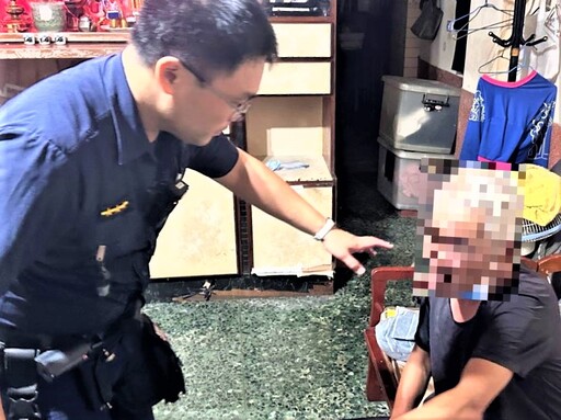 體力不支路倒 後湖警助老翁平安返家