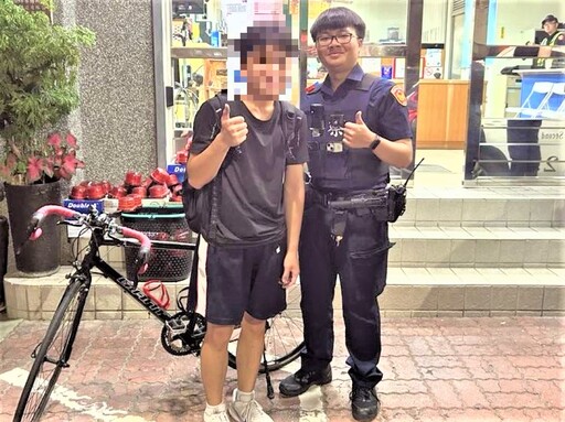 鎖頭卡住車騎不動 北門警即刻救援助解困