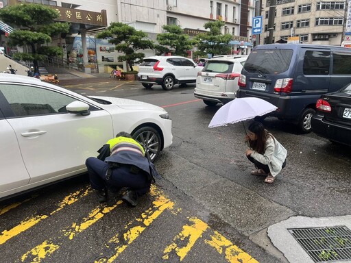 東勢警展現另類長才 出動千斤頂即刻道路救援
