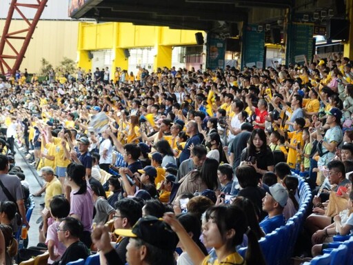父親節「爸爸不付清！」 中信兄弟推親子入場贈票活動