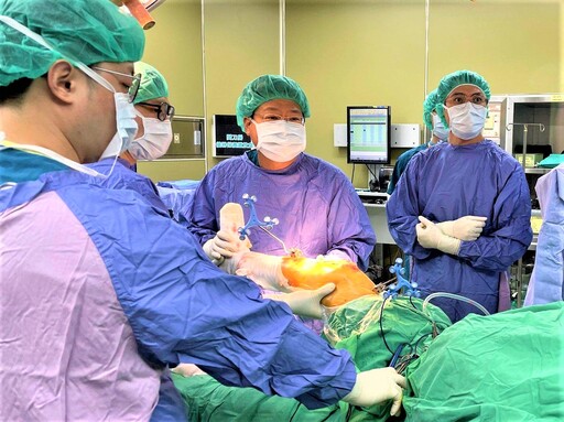 健保補助ROSA手術 助高齡嬤擺脫關節炎